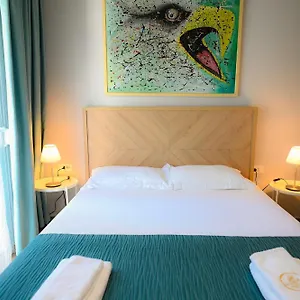 Oyster Apartment